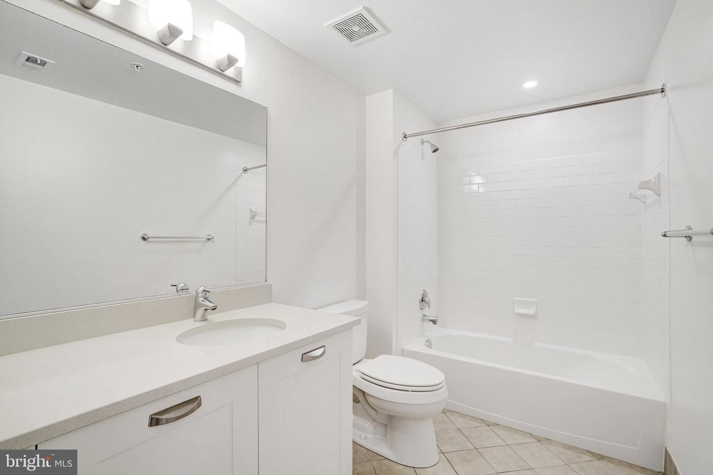 2451 MIDTOWN AVE #927, ALEXANDRIA, Virginia 22303, 2 Bedrooms Bedrooms, ,2 BathroomsBathrooms,Residential,For sale,2451 MIDTOWN AVE #927,VAFX2208000 MLS # VAFX2208000