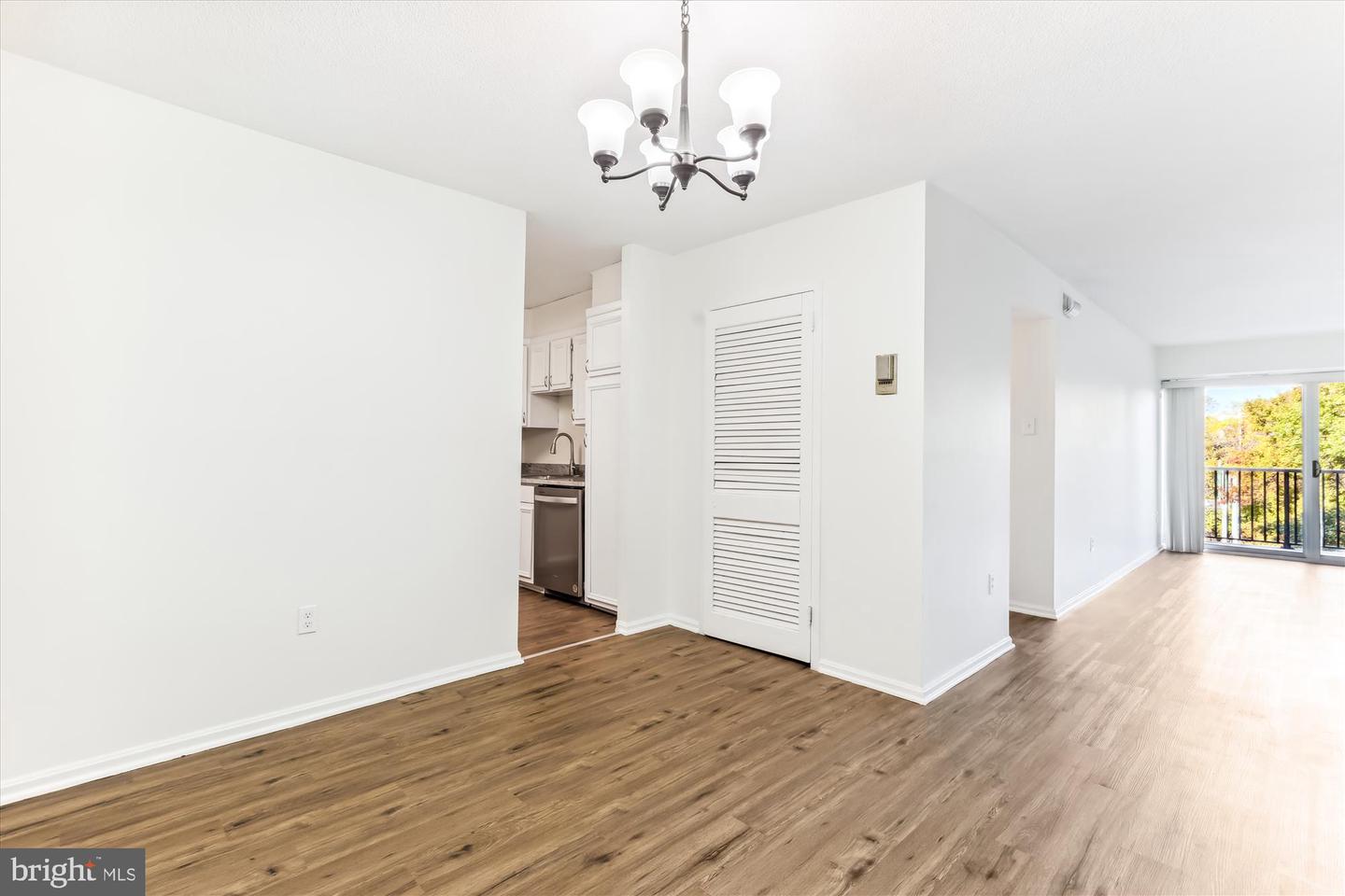 1300 ARMY NAVY DR #427, ARLINGTON, Virginia 22202, 1 Bedroom Bedrooms, ,1 BathroomBathrooms,Residential,For sale,1300 ARMY NAVY DR #427,VAAR2050212 MLS # VAAR2050212