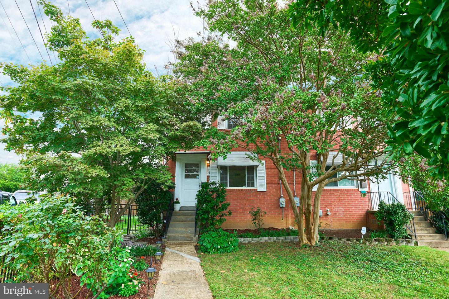 1301 S HIGHLAND ST S, ARLINGTON, Virginia 22204, 3 Bedrooms Bedrooms, ,2 BathroomsBathrooms,Residential,For sale,1301 S HIGHLAND ST S,VAAR2050316 MLS # VAAR2050316