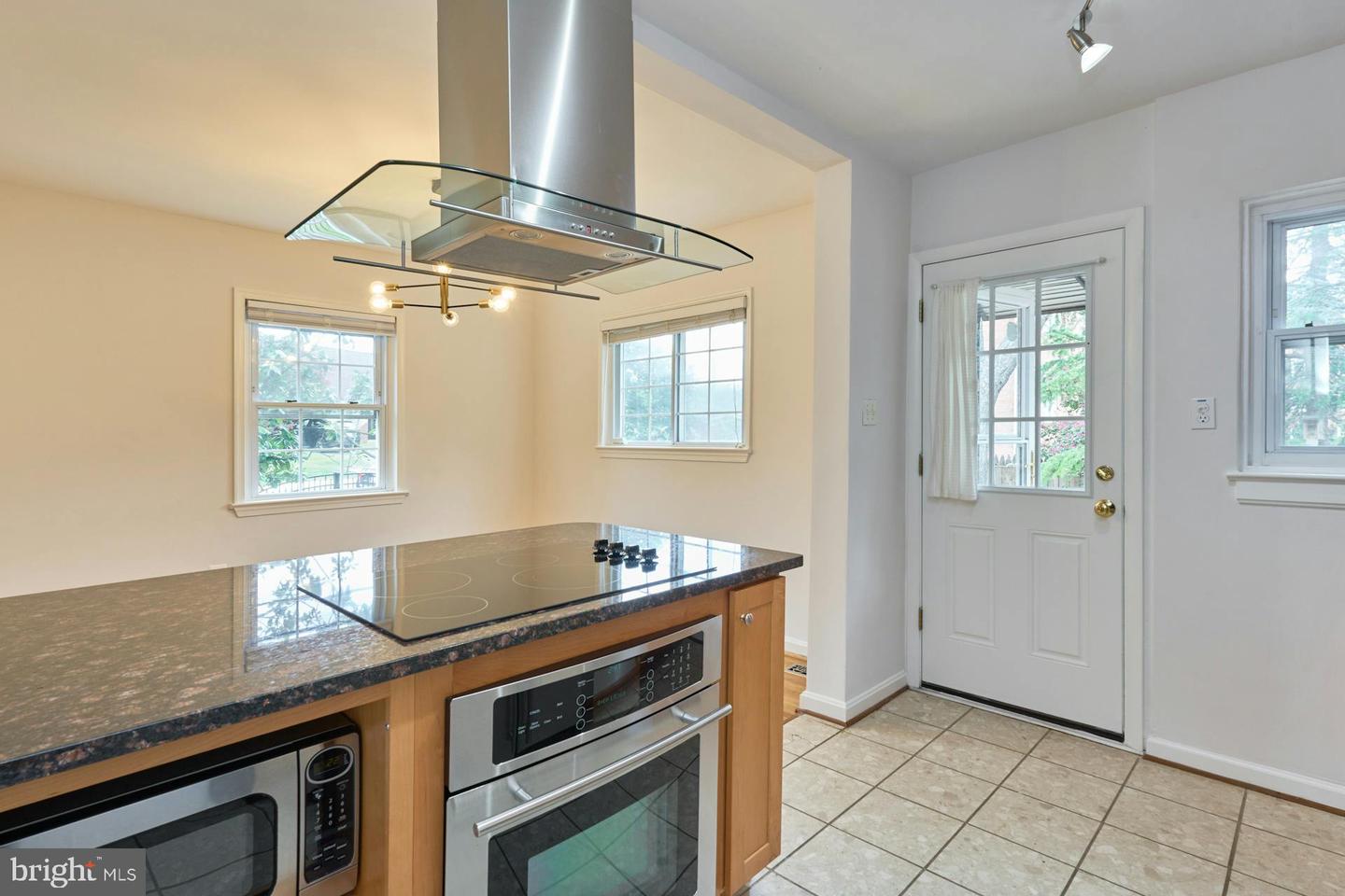 1301 S HIGHLAND ST S, ARLINGTON, Virginia 22204, 3 Bedrooms Bedrooms, ,2 BathroomsBathrooms,Residential,For sale,1301 S HIGHLAND ST S,VAAR2050316 MLS # VAAR2050316