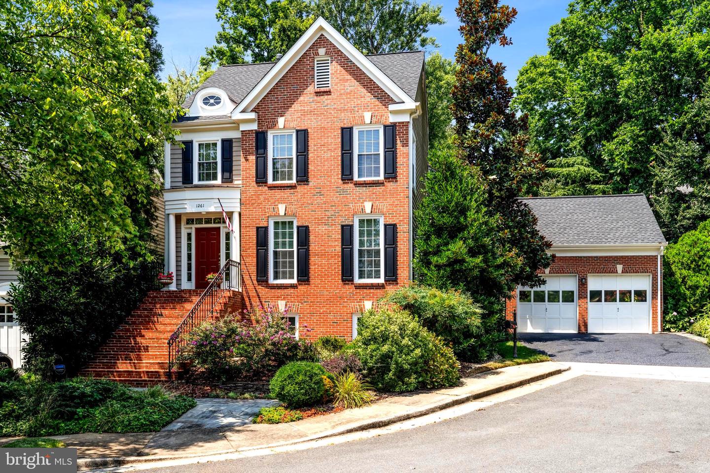 1261 DARTMOUTH CT, ALEXANDRIA, Virginia 22314, 4 Bedrooms Bedrooms, 18 Rooms Rooms,3 BathroomsBathrooms,Residential,For sale,1261 DARTMOUTH CT,VAAX2039008 MLS # VAAX2039008