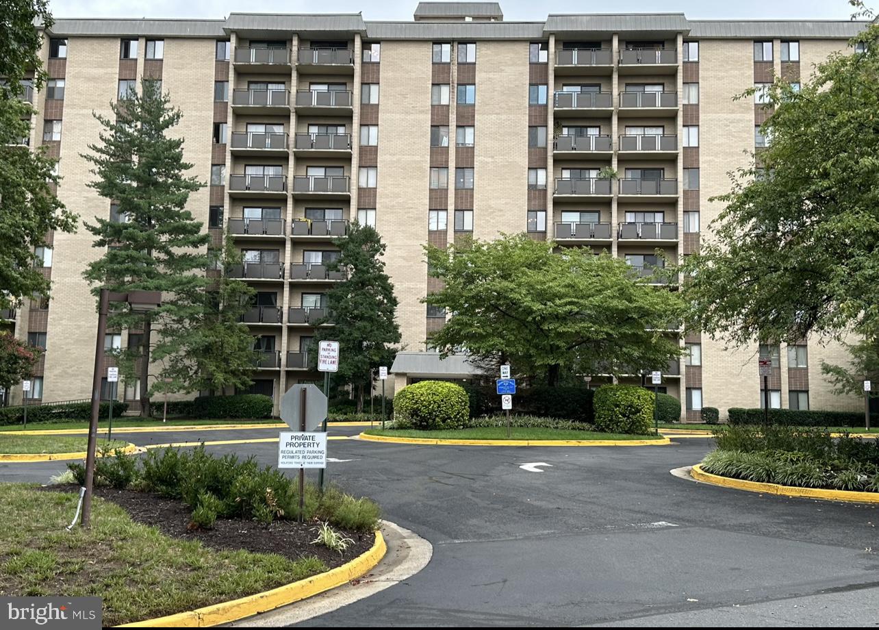 3101 S MANCHESTER ST #618, FALLS CHURCH, Virginia 22044, 2 Bedrooms Bedrooms, ,2 BathroomsBathrooms,Residential,For sale,3101 S MANCHESTER ST #618,VAFX2208428 MLS # VAFX2208428