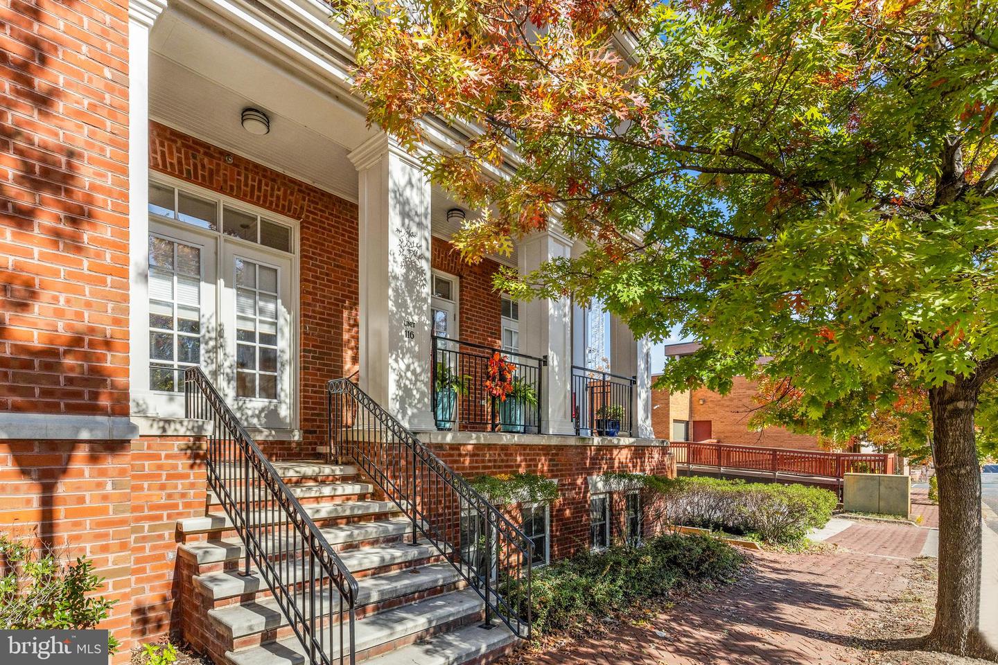 1023 N ROYAL ST #116, ALEXANDRIA, Virginia 22314, 2 Bedrooms Bedrooms, 4 Rooms Rooms,2 BathroomsBathrooms,Residential,For sale,1023 N ROYAL ST #116,VAAX2039220 MLS # VAAX2039220