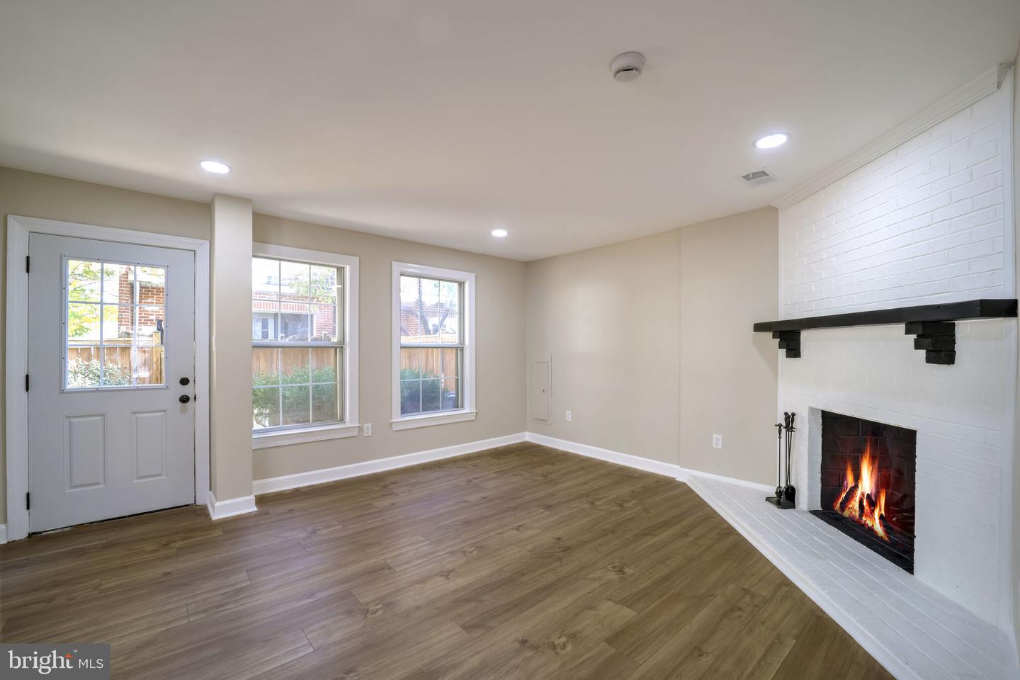 1215 MADISON ST, ALEXANDRIA, Virginia 22314, 2 Bedrooms Bedrooms, ,2 BathroomsBathrooms,Residential,For sale,1215 MADISON ST,VAAX2039254 MLS # VAAX2039254