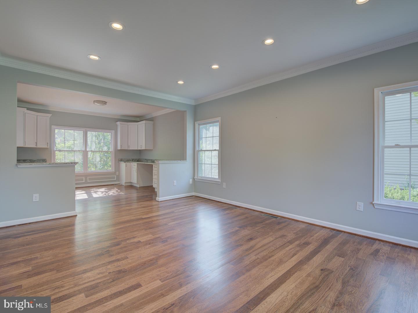 8207 RIVERSIDE RD, ALEXANDRIA, Virginia 22308, 5 Bedrooms Bedrooms, ,4 BathroomsBathrooms,Residential,For sale,8207 RIVERSIDE RD,VAFX2208792 MLS # VAFX2208792