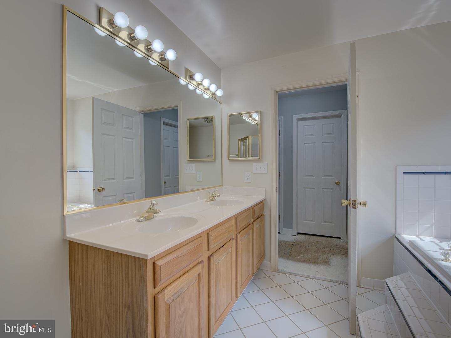 8207 RIVERSIDE RD, ALEXANDRIA, Virginia 22308, 5 Bedrooms Bedrooms, ,4 BathroomsBathrooms,Residential,For sale,8207 RIVERSIDE RD,VAFX2208792 MLS # VAFX2208792