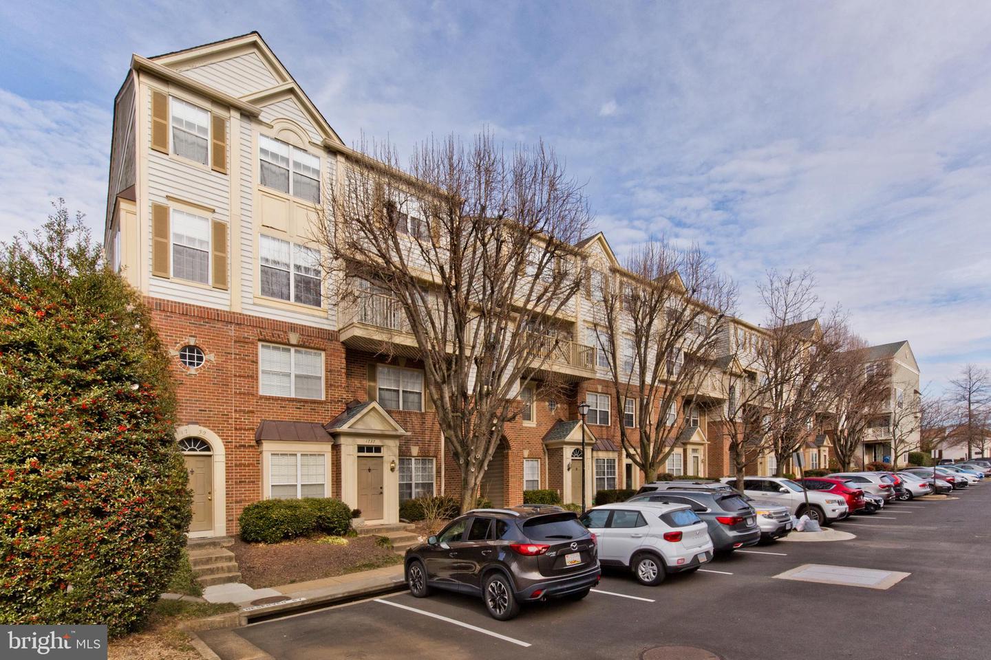 1735 KINGSGATE CT #304, ALEXANDRIA, Virginia 22302, 2 Bedrooms Bedrooms, ,2 BathroomsBathrooms,Residential,For sale,1735 KINGSGATE CT #304,VAAX2037706 MLS # VAAX2037706