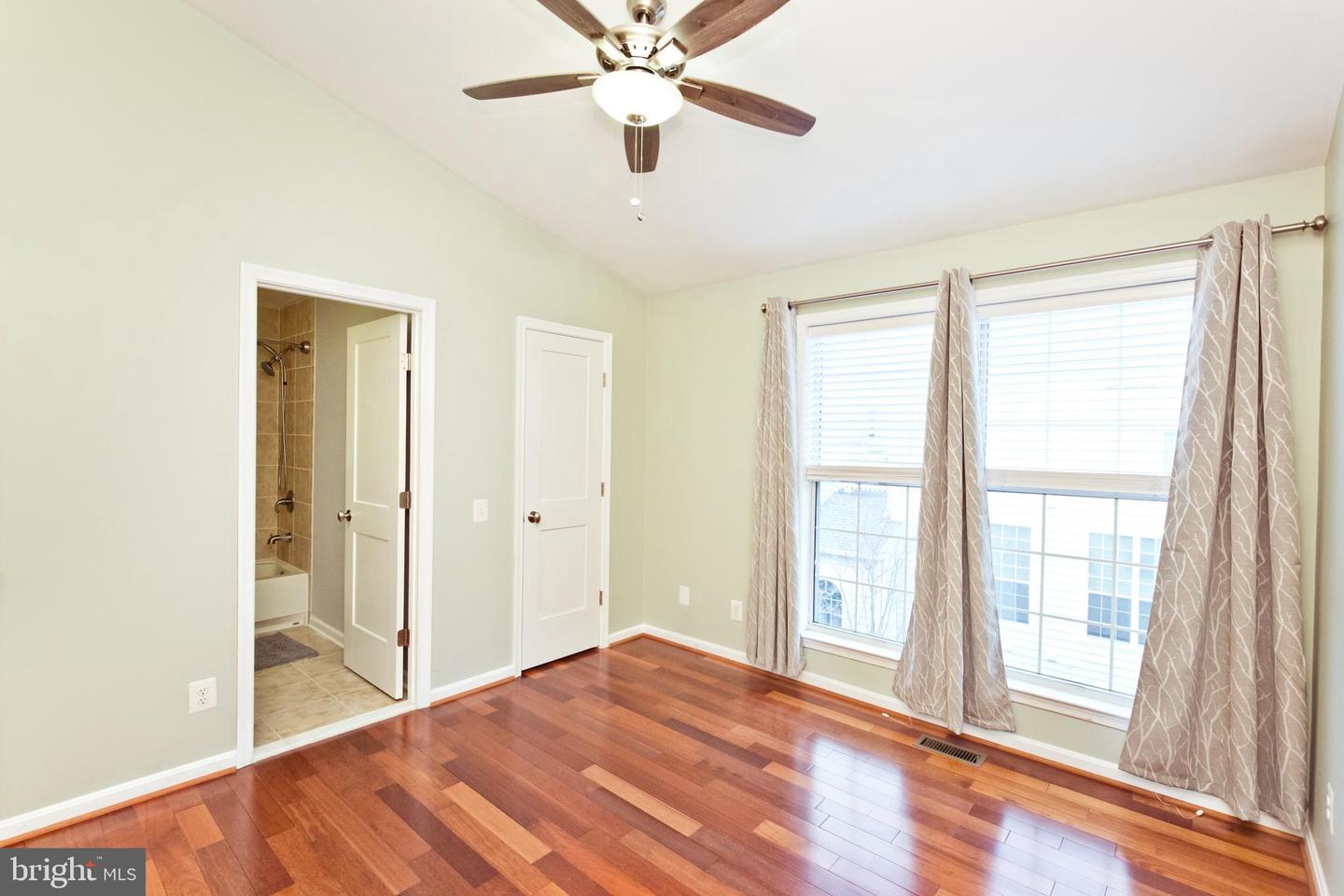 1735 KINGSGATE CT #304, ALEXANDRIA, Virginia 22302, 2 Bedrooms Bedrooms, ,2 BathroomsBathrooms,Residential,For sale,1735 KINGSGATE CT #304,VAAX2037706 MLS # VAAX2037706