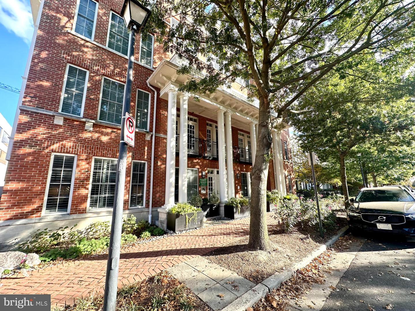 1023 N ROYAL ST #206, ALEXANDRIA, Virginia 22314, 1 Bedroom Bedrooms, ,1 BathroomBathrooms,Residential,For sale,1023 N ROYAL ST #206,VAAX2039320 MLS # VAAX2039320