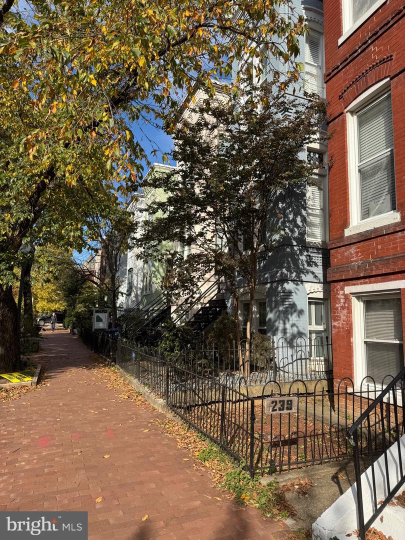 241 10TH ST NE, WASHINGTON, District Of Columbia 20002, 3 Bedrooms Bedrooms, 10 Rooms Rooms,2 BathroomsBathrooms,Residential,For sale,241 10TH ST NE,DCDC2166418 MLS # DCDC2166418