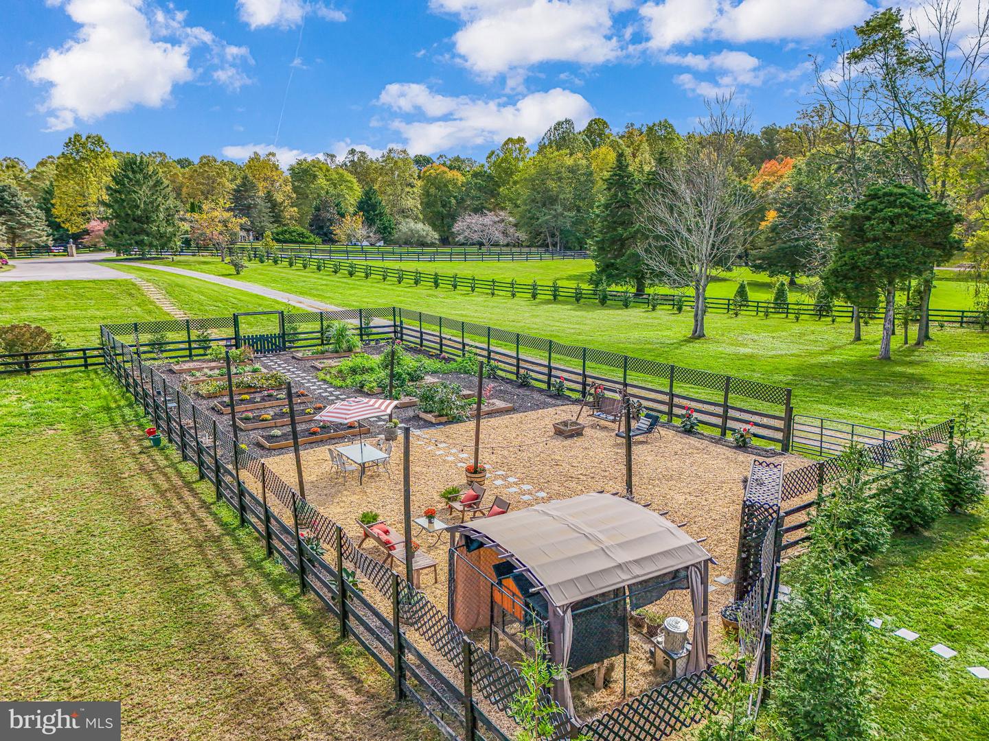 23333 FOUR CHIMNEYS LN, MIDDLEBURG, Virginia 20117, 4 Bedrooms Bedrooms, ,6 BathroomsBathrooms,Residential,For sale,23333 FOUR CHIMNEYS LN,VALO2080676 MLS # VALO2080676