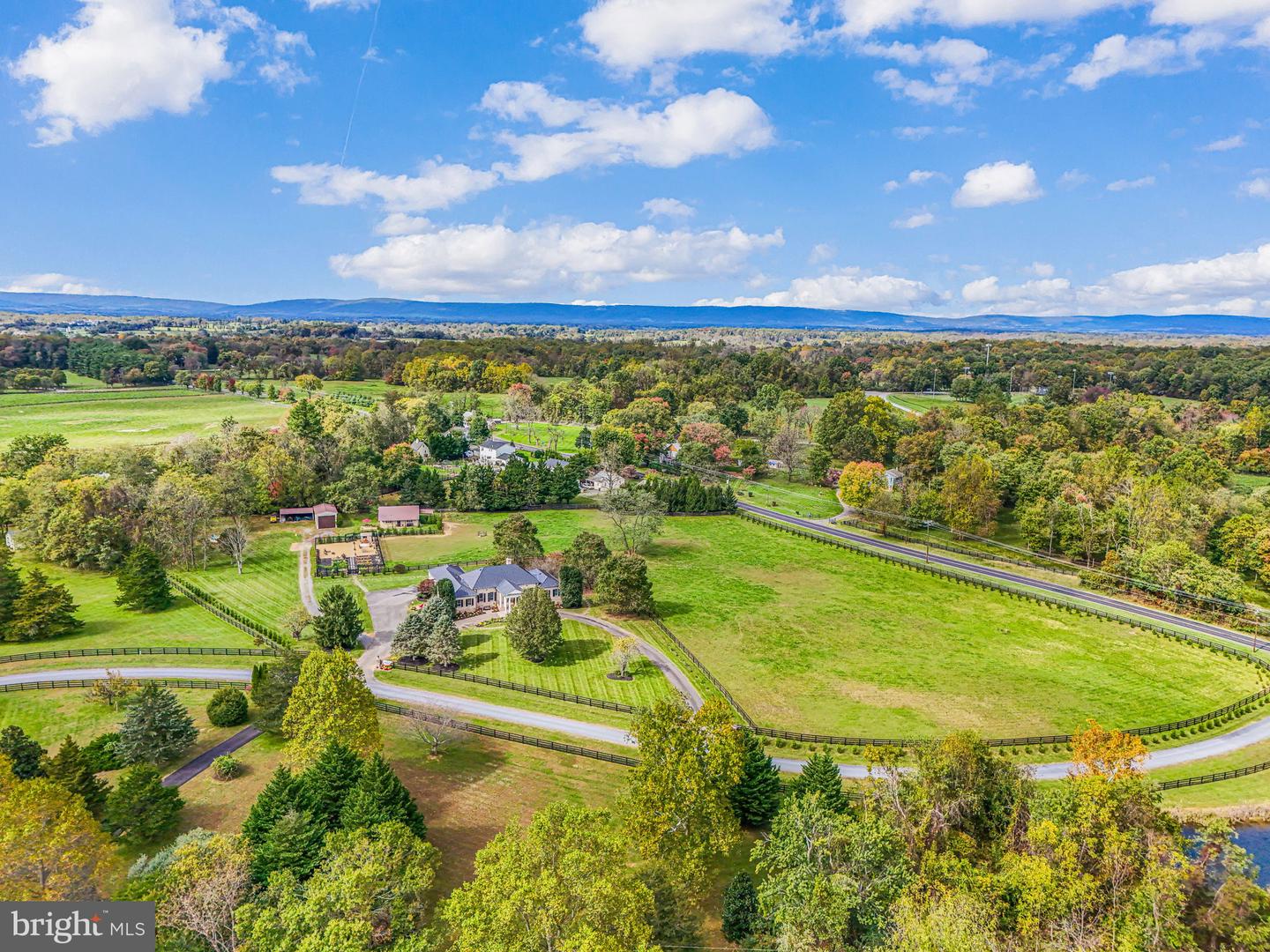 23333 FOUR CHIMNEYS LN, MIDDLEBURG, Virginia 20117, 4 Bedrooms Bedrooms, ,6 BathroomsBathrooms,Residential,For sale,23333 FOUR CHIMNEYS LN,VALO2080676 MLS # VALO2080676