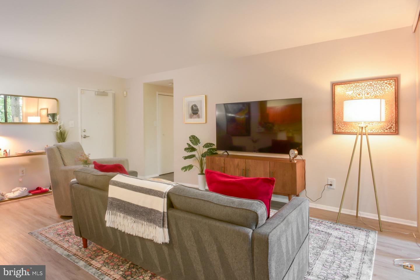 8 S VAN DORN ST #103, ALEXANDRIA, Virginia 22304, 1 Bedroom Bedrooms, ,1 BathroomBathrooms,Residential,For sale,8 S VAN DORN ST #103,VAAX2038928 MLS # VAAX2038928