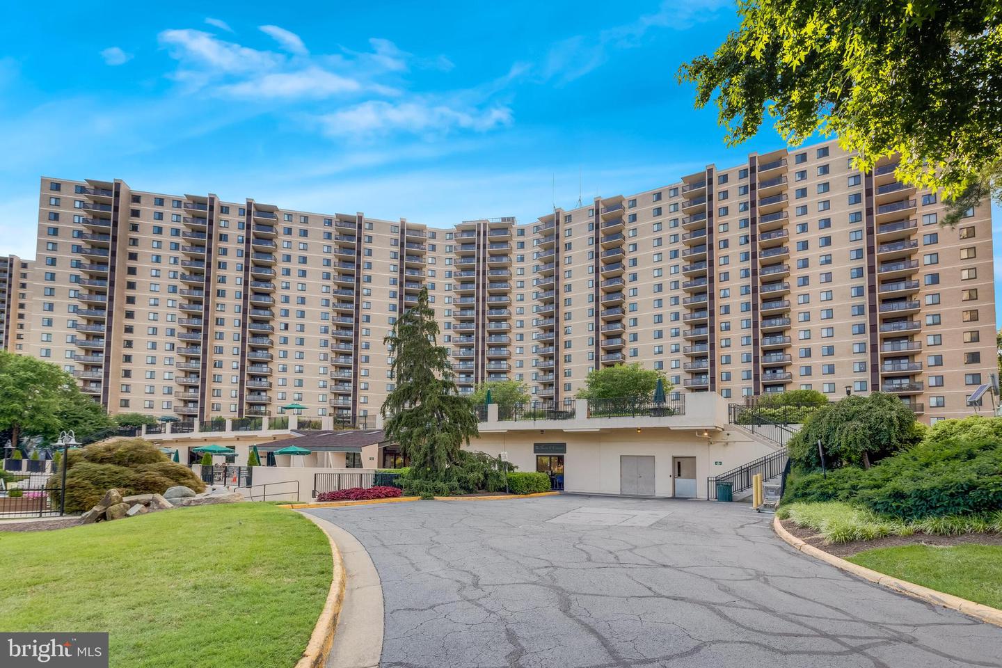 307 YOAKUM PKWY #1020, ALEXANDRIA, Virginia 22304, 2 Bedrooms Bedrooms, ,1 BathroomBathrooms,Residential,For sale,307 YOAKUM PKWY #1020,VAAX2037516 MLS # VAAX2037516