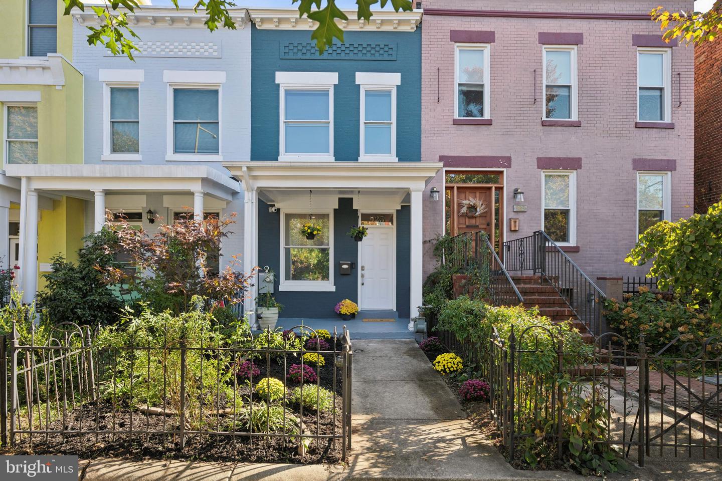 925 5TH ST NE, WASHINGTON, District Of Columbia 20002, 3 Bedrooms Bedrooms, ,1 BathroomBathrooms,Residential,For sale,925 5TH ST NE,DCDC2162454 MLS # DCDC2162454