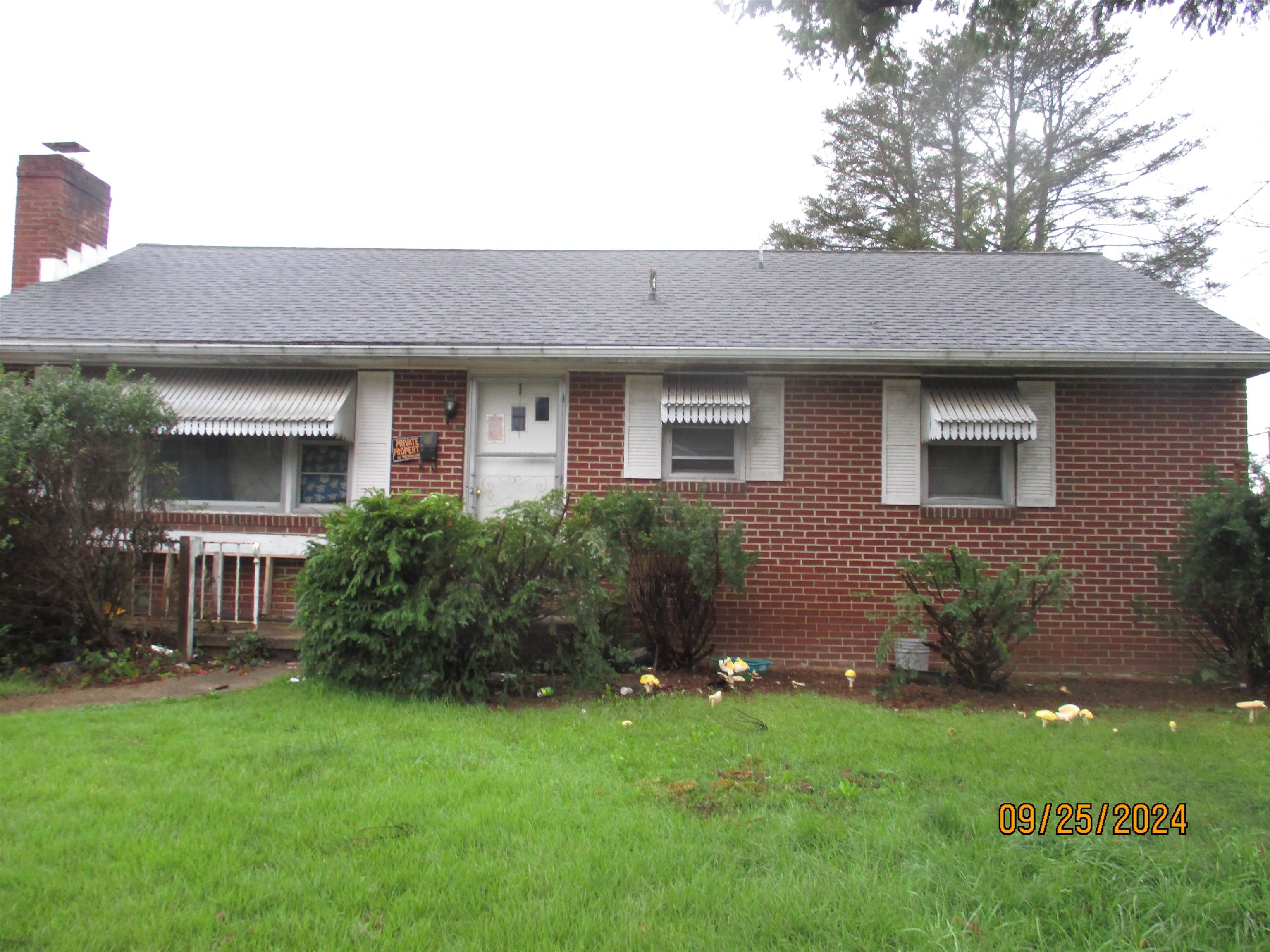 201 N DELPHINE AVE, WAYNESBORO, Virginia 22980, 3 Bedrooms Bedrooms, ,1 BathroomBathrooms,Residential,ATN Investor or 1st time home buyer,201 N DELPHINE AVE,658549 MLS # 658549