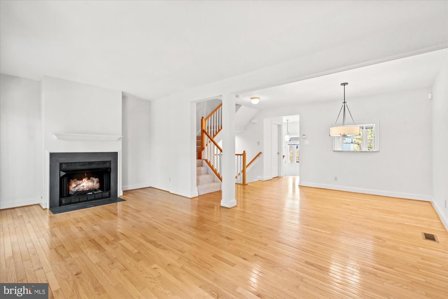 905 N GARFIELD ST, ARLINGTON, Virginia 22201, 3 Bedrooms Bedrooms, ,3 BathroomsBathrooms,Residential,For sale,905 N GARFIELD ST,VAAR2049966 MLS # VAAR2049966