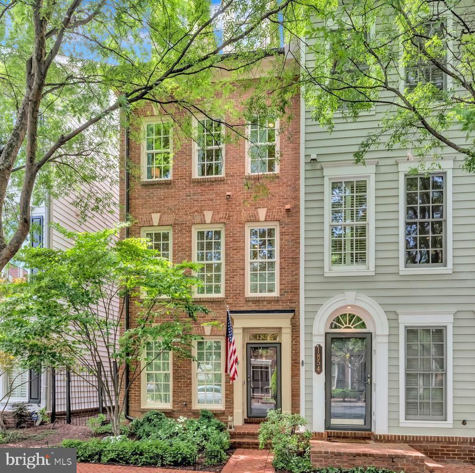 1852 POTOMAC GREENS DR, ALEXANDRIA, Virginia 22314, 3 Bedrooms Bedrooms, ,2 BathroomsBathrooms,Residential,For sale,1852 POTOMAC GREENS DR,VAAX2039288 MLS # VAAX2039288