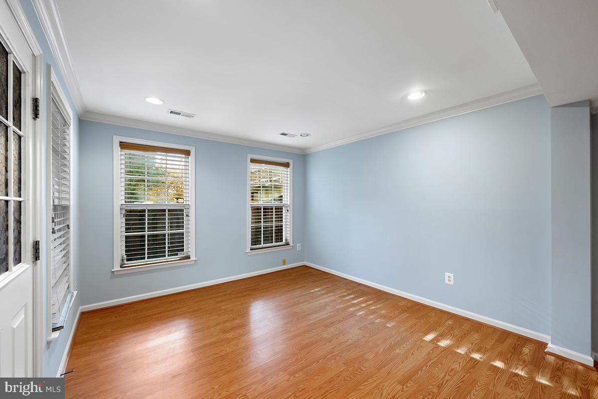 8245 LAMBERTS LN, ALEXANDRIA, Virginia 22309, 3 Bedrooms Bedrooms, ,2 BathroomsBathrooms,Residential,For sale,8245 LAMBERTS LN,VAFX2208878 MLS # VAFX2208878