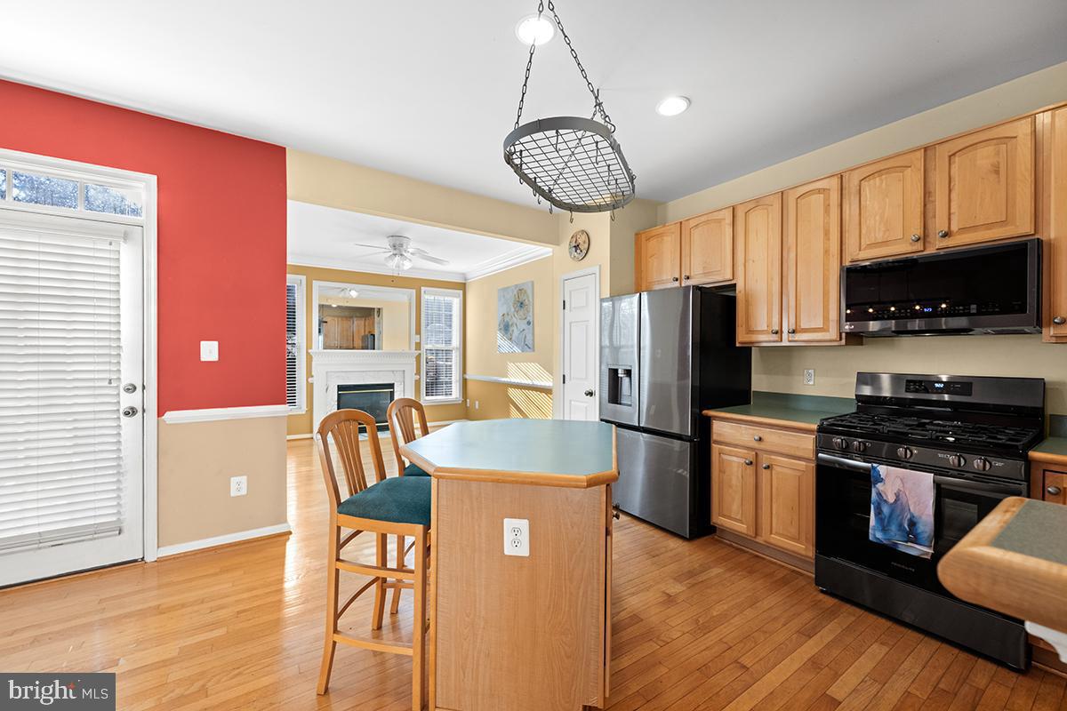 8245 LAMBERTS LN, ALEXANDRIA, Virginia 22309, 3 Bedrooms Bedrooms, ,2 BathroomsBathrooms,Residential,For sale,8245 LAMBERTS LN,VAFX2208878 MLS # VAFX2208878