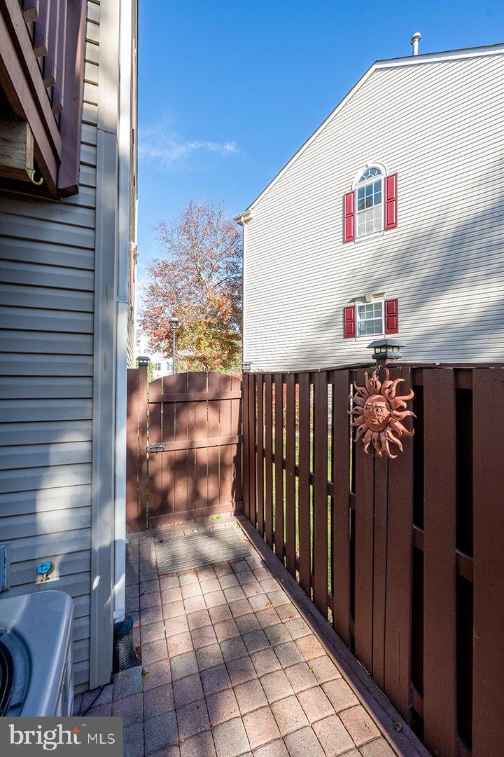 8245 LAMBERTS LN, ALEXANDRIA, Virginia 22309, 3 Bedrooms Bedrooms, ,2 BathroomsBathrooms,Residential,For sale,8245 LAMBERTS LN,VAFX2208878 MLS # VAFX2208878