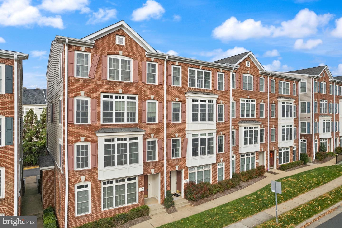 4585 WHITTEMORE PL #1221, FAIRFAX, Virginia 22030, 3 Bedrooms Bedrooms, ,2 BathroomsBathrooms,Residential,For sale,4585 WHITTEMORE PL #1221,VAFX2208972 MLS # VAFX2208972