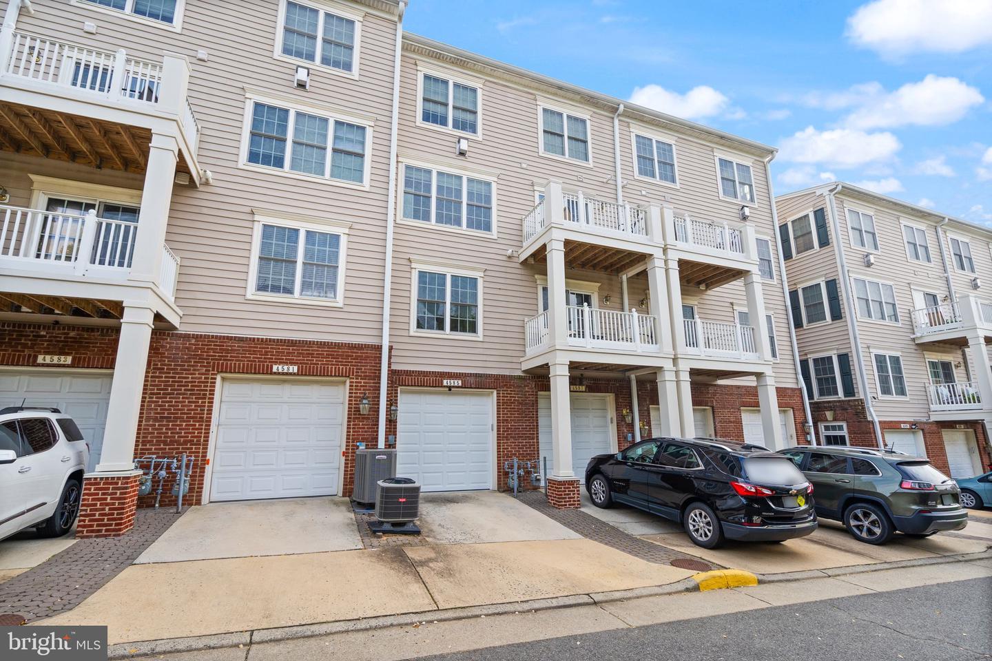 4585 WHITTEMORE PL #1221, FAIRFAX, Virginia 22030, 3 Bedrooms Bedrooms, ,2 BathroomsBathrooms,Residential,For sale,4585 WHITTEMORE PL #1221,VAFX2208972 MLS # VAFX2208972