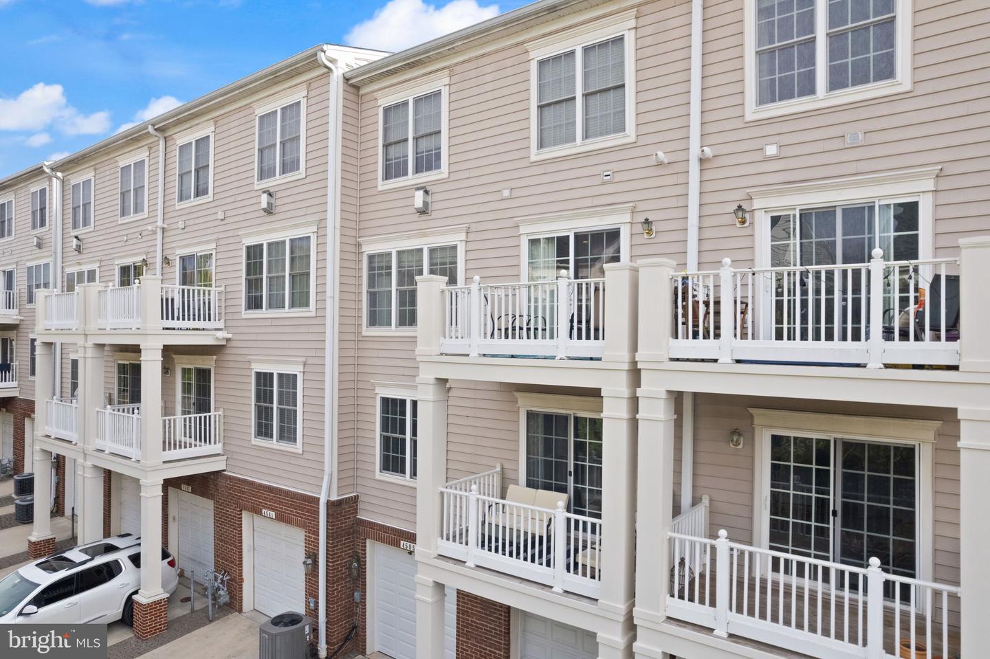 4585 WHITTEMORE PL #1221, FAIRFAX, Virginia 22030, 3 Bedrooms Bedrooms, ,2 BathroomsBathrooms,Residential,For sale,4585 WHITTEMORE PL #1221,VAFX2208972 MLS # VAFX2208972