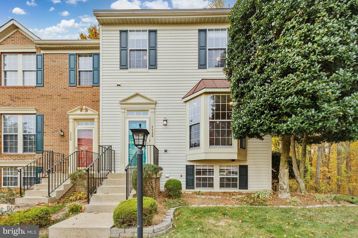 7724 EFFINGHAM SQ, ALEXANDRIA, Virginia 22315, 4 Bedrooms Bedrooms, ,3 BathroomsBathrooms,Residential,For sale,7724 EFFINGHAM SQ,VAFX2209498 MLS # VAFX2209498