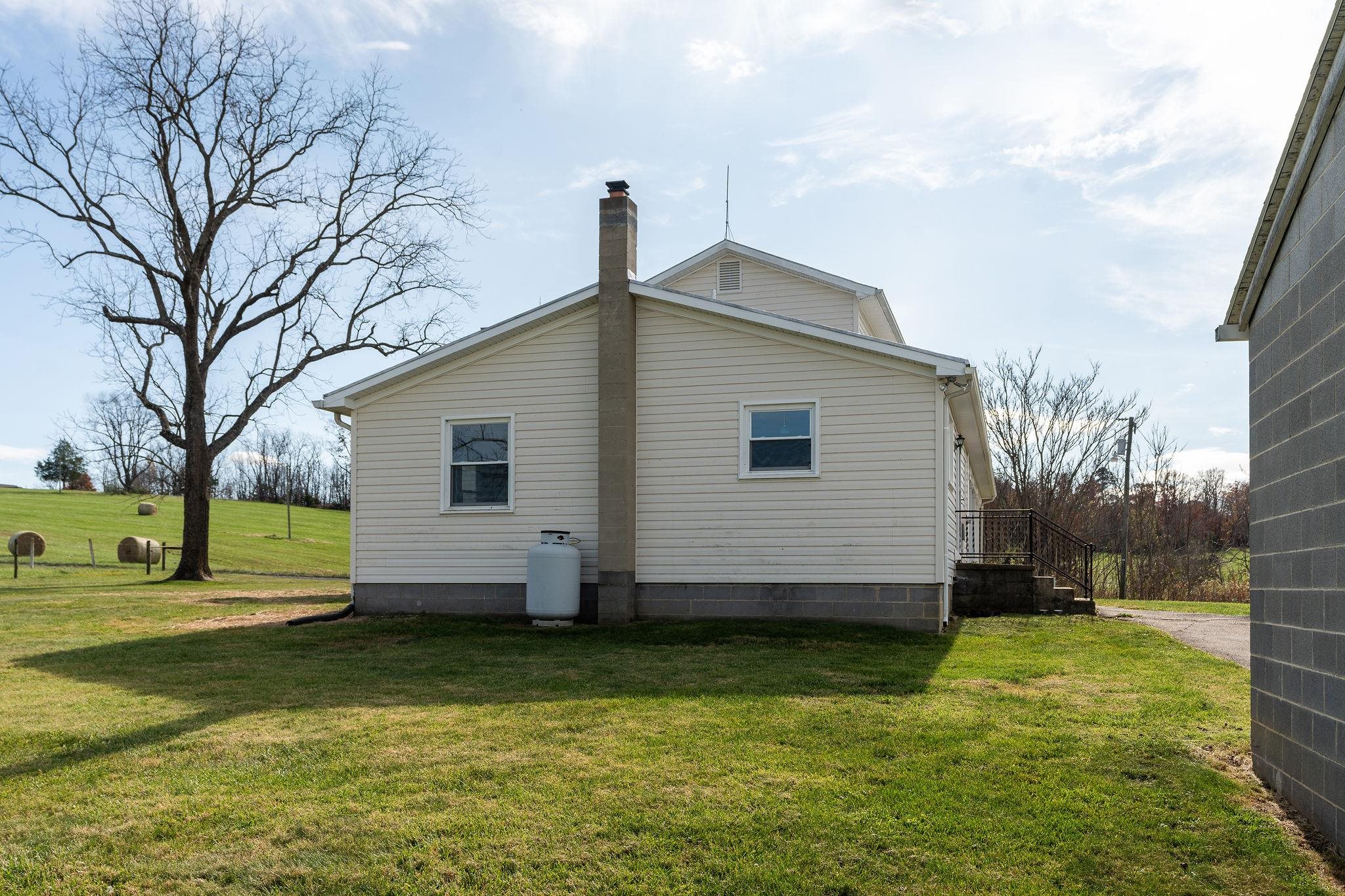 400 HATCHERY RD, GROTTOES, Virginia 24441, 4 Bedrooms Bedrooms, ,2 BathroomsBathrooms,Residential,400 HATCHERY RD,658598 MLS # 658598