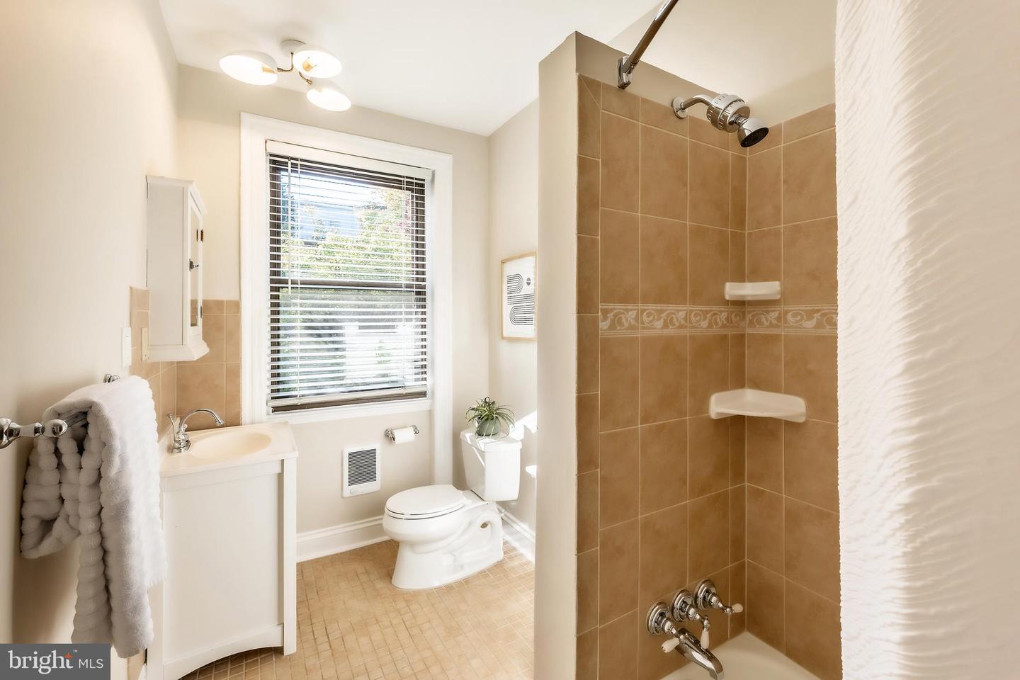 3100 CONNECTICUT AVE NW #216, WASHINGTON, District Of Columbia 20008, ,1 BathroomBathrooms,Residential,For sale,3100 CONNECTICUT AVE NW #216,DCDC2161688 MLS # DCDC2161688