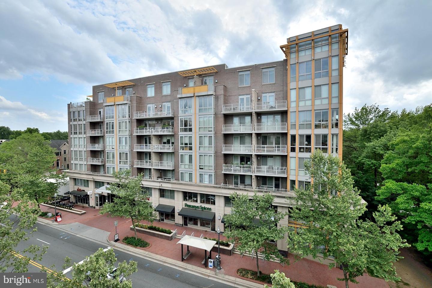 513 W BROAD ST #503, FALLS CHURCH, Virginia 22046, 2 Bedrooms Bedrooms, ,2 BathroomsBathrooms,Residential,For sale,513 W BROAD ST #503,VAFA2002612 MLS # VAFA2002612