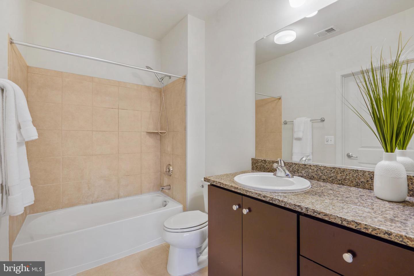 915 N PATRICK ST #305, ALEXANDRIA, Virginia 22314, 2 Bedrooms Bedrooms, ,2 BathroomsBathrooms,Residential,For sale,915 N PATRICK ST #305,VAAX2039204 MLS # VAAX2039204