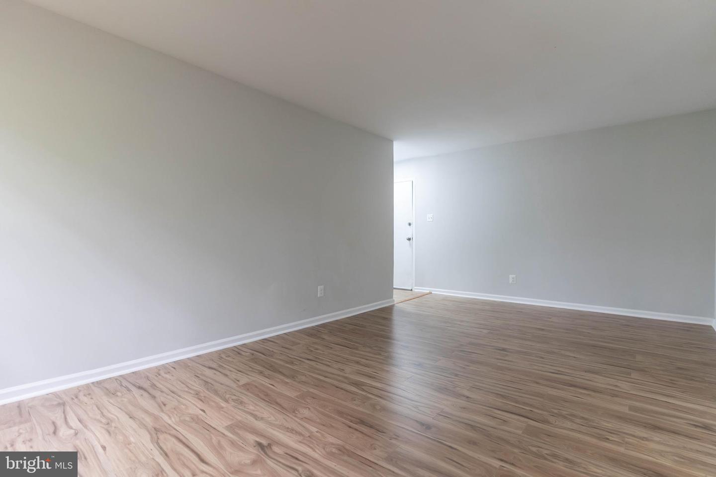 2906 KINGS CHAPEL RD #11, FALLS CHURCH, Virginia 22042, 1 Bedroom Bedrooms, ,1 BathroomBathrooms,Residential,For sale,2906 KINGS CHAPEL RD #11,VAFX2202712 MLS # VAFX2202712