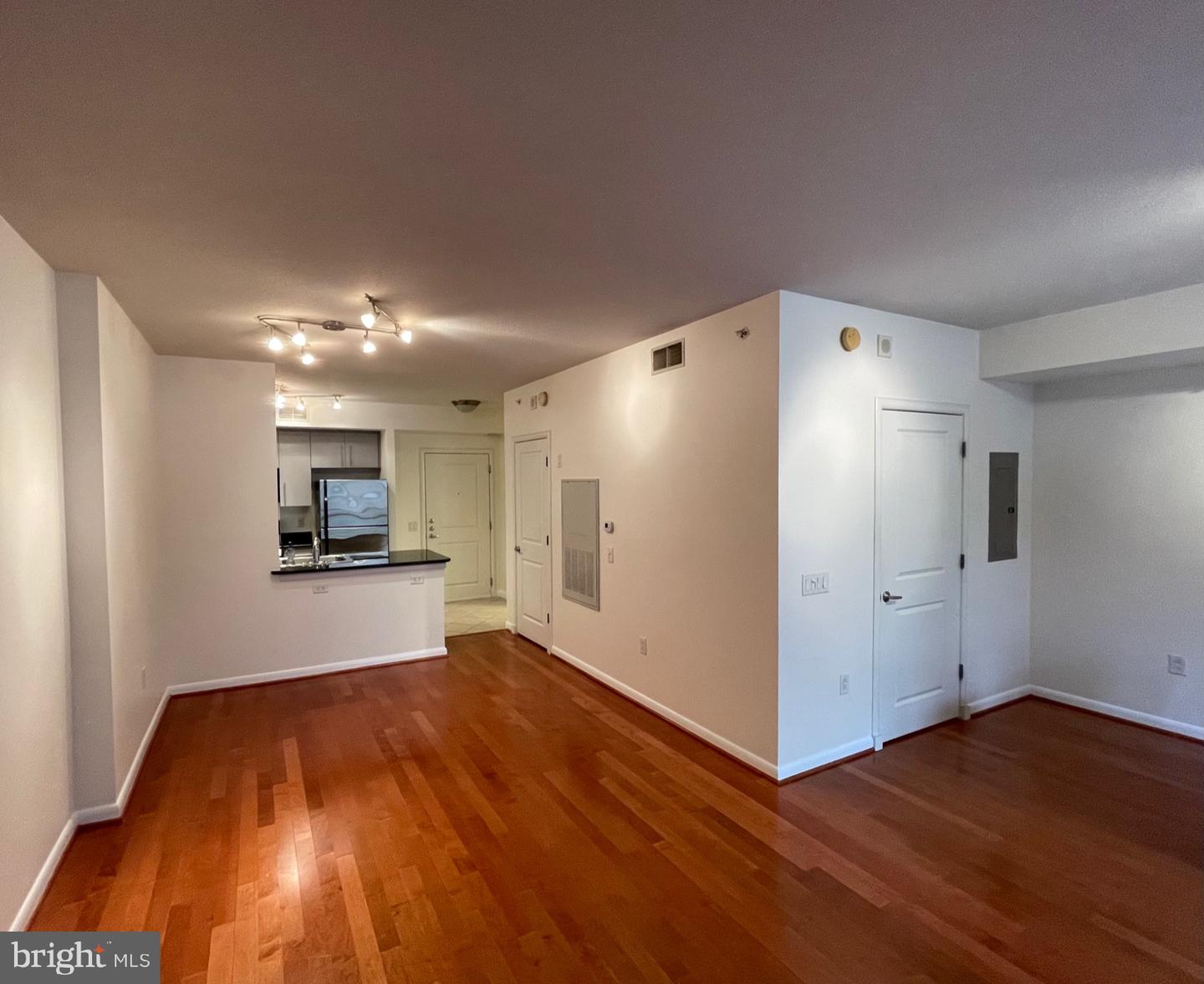 1021 N GARFIELD ST #306, ARLINGTON, Virginia 22201, ,1 BathroomBathrooms,Residential,For sale,1021 N GARFIELD ST #306,VAAR2050626 MLS # VAAR2050626