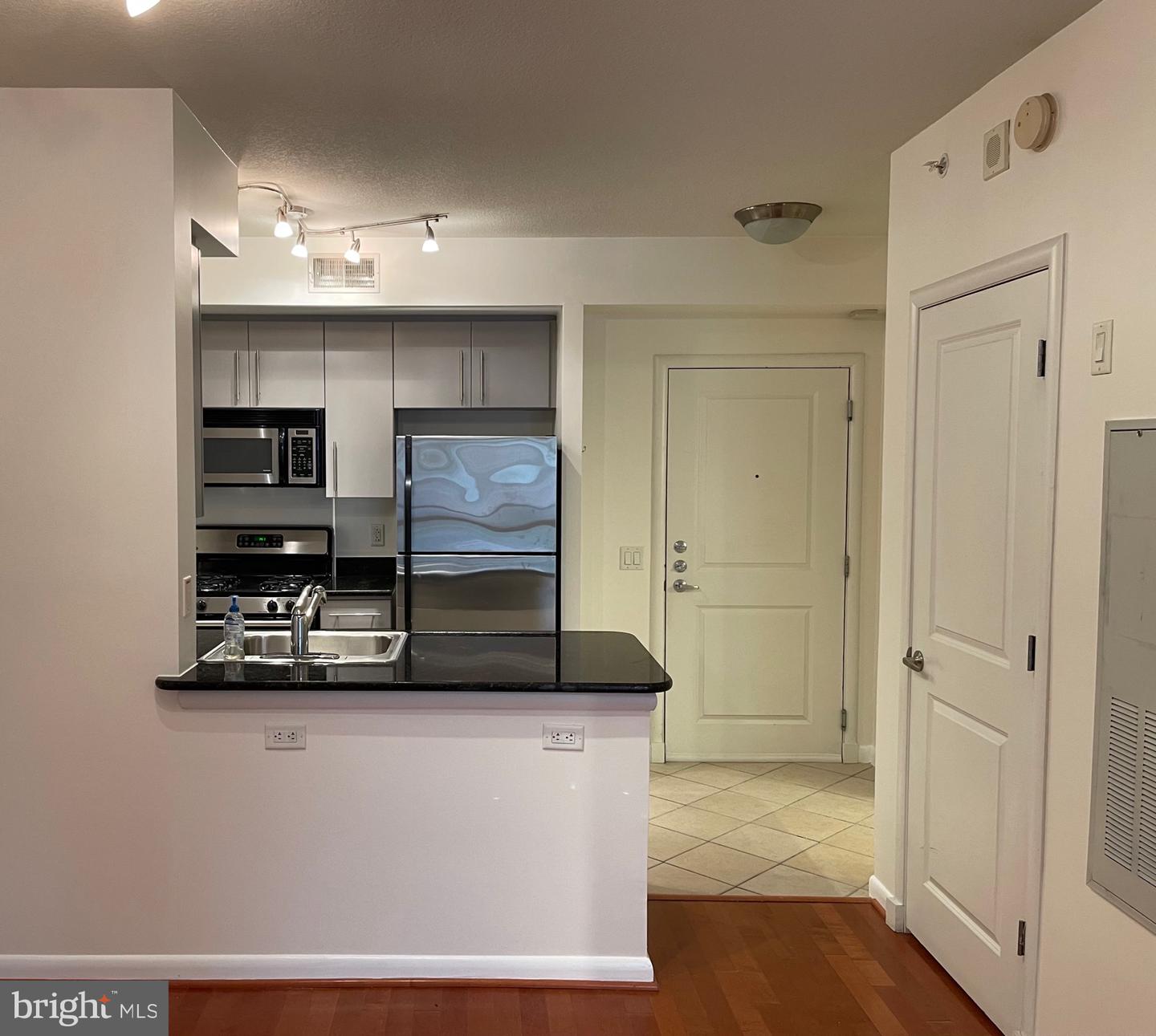 1021 N GARFIELD ST #306, ARLINGTON, Virginia 22201, ,1 BathroomBathrooms,Residential,For sale,1021 N GARFIELD ST #306,VAAR2050626 MLS # VAAR2050626