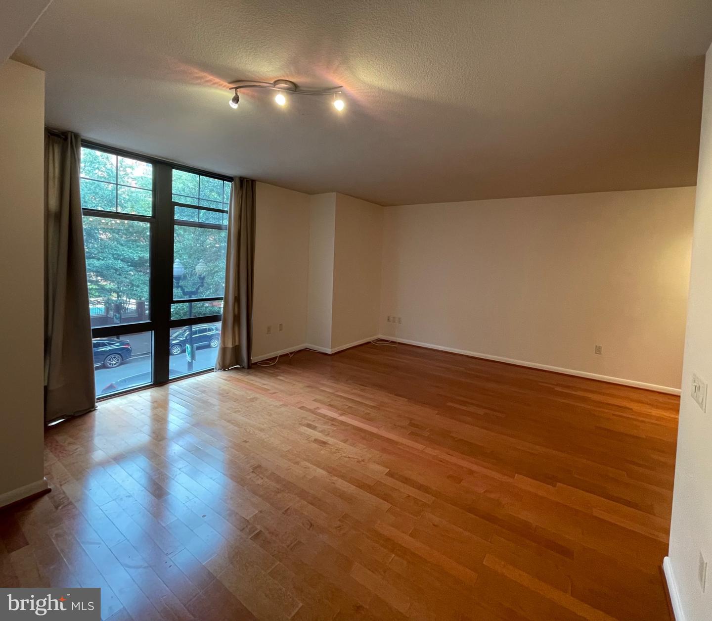 1021 N GARFIELD ST #306, ARLINGTON, Virginia 22201, ,1 BathroomBathrooms,Residential,For sale,1021 N GARFIELD ST #306,VAAR2050626 MLS # VAAR2050626