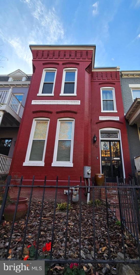 912 7TH ST NE, WASHINGTON, District Of Columbia 20002, 3 Bedrooms Bedrooms, ,1 BathroomBathrooms,Residential,For sale,912 7TH ST NE,DCDC2168142 MLS # DCDC2168142