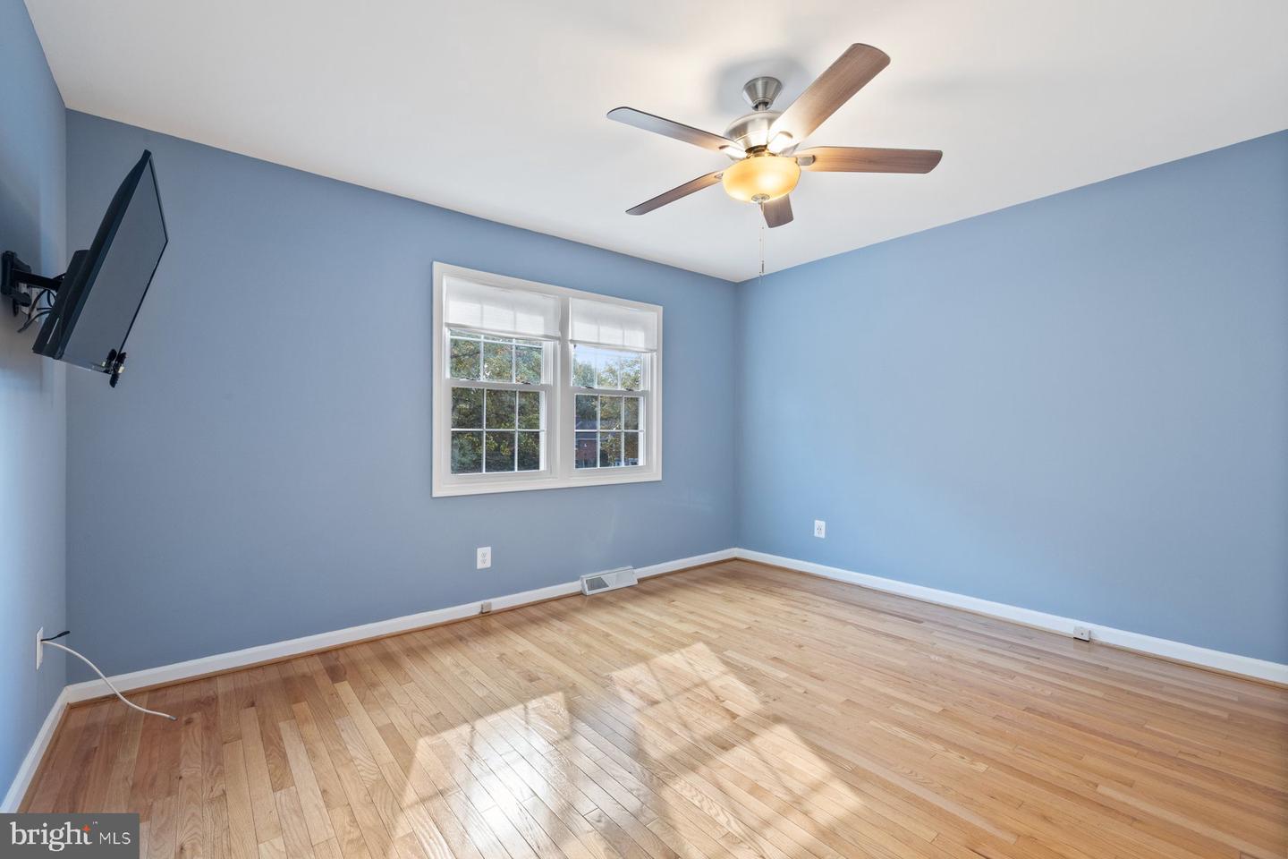 8141 CARRLEIGH PKWY, SPRINGFIELD, Virginia 22152, 2 Bedrooms Bedrooms, ,1 BathroomBathrooms,Residential,For sale,8141 CARRLEIGH PKWY,VAFX2210332 MLS # VAFX2210332