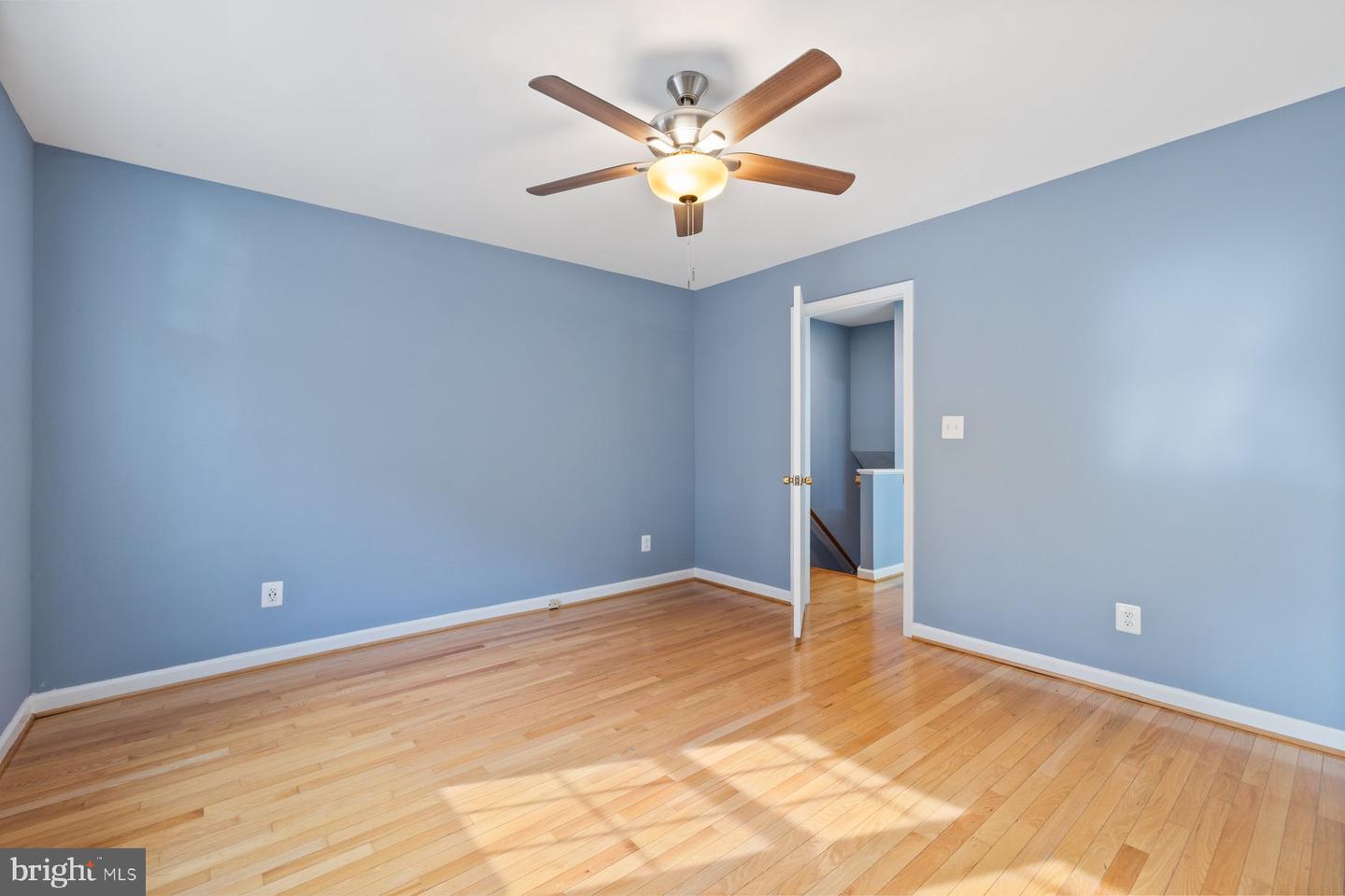 8141 CARRLEIGH PKWY, SPRINGFIELD, Virginia 22152, 2 Bedrooms Bedrooms, ,1 BathroomBathrooms,Residential,For sale,8141 CARRLEIGH PKWY,VAFX2210332 MLS # VAFX2210332