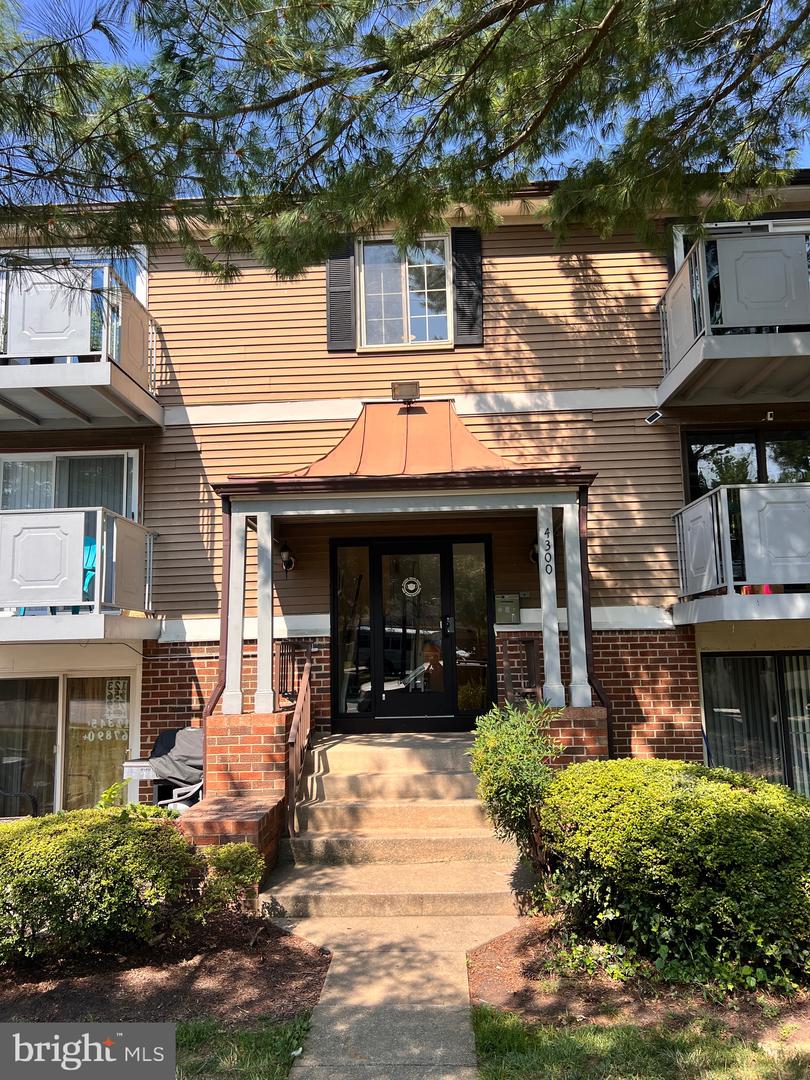 4300-H BUCKMAN RD #H, ALEXANDRIA, Virginia 22309, 2 Bedrooms Bedrooms, ,1 BathroomBathrooms,Residential,For sale,4300-H BUCKMAN RD #H,VAFX2194416 MLS # VAFX2194416