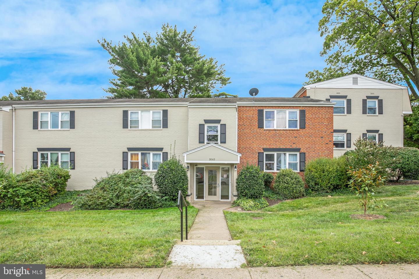 3065 PATRICK HENRY DR #102, FALLS CHURCH, Virginia 22044, 2 Bedrooms Bedrooms, ,1 BathroomBathrooms,Residential,For sale,3065 PATRICK HENRY DR #102,VAFX2202870 MLS # VAFX2202870