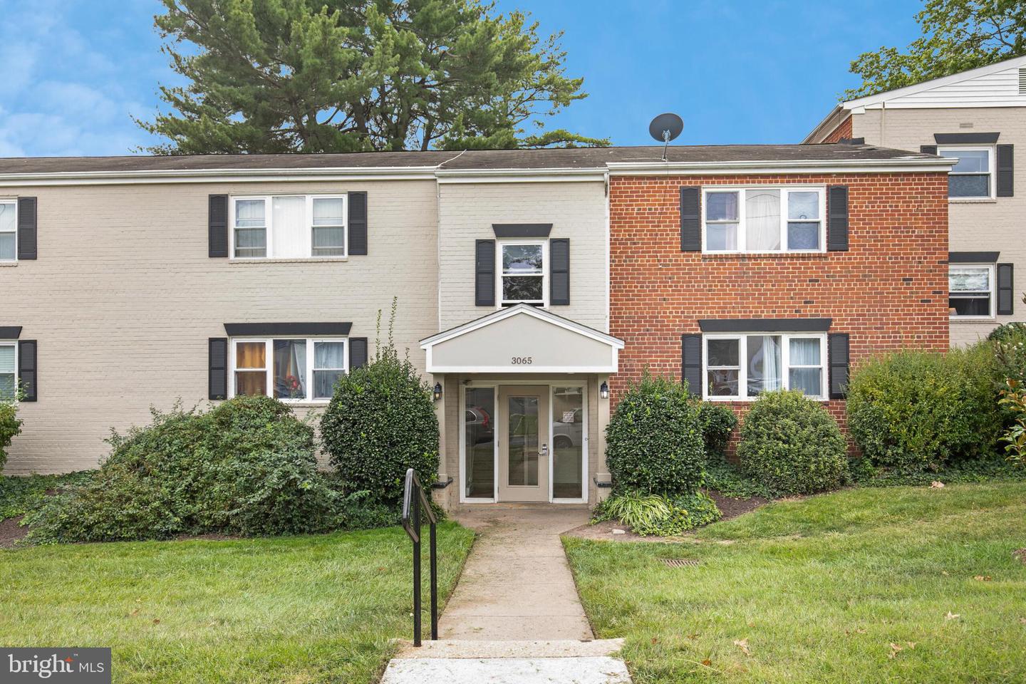 3065 PATRICK HENRY DR #102, FALLS CHURCH, Virginia 22044, 2 Bedrooms Bedrooms, ,1 BathroomBathrooms,Residential,For sale,3065 PATRICK HENRY DR #102,VAFX2202870 MLS # VAFX2202870