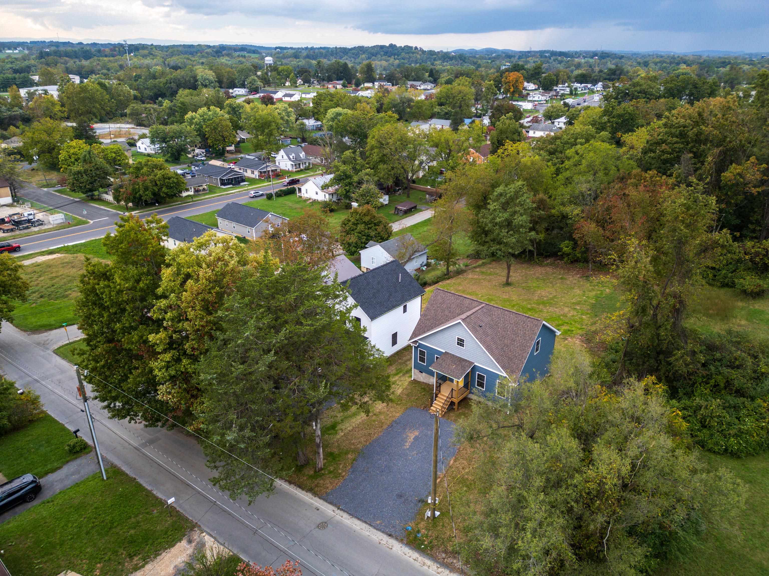 826 MARYLAND AVE, WAYNESBORO, Virginia 22980, 3 Bedrooms Bedrooms, ,2 BathroomsBathrooms,Residential,826 MARYLAND AVE,658716 MLS # 658716