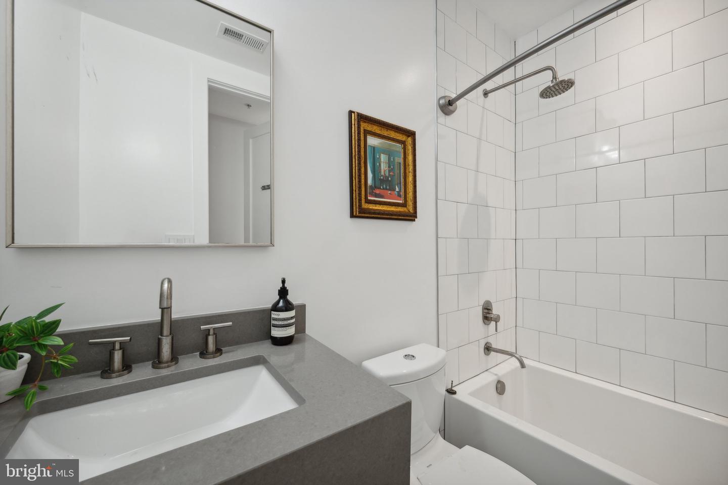 1471 GIRARD ST NW #2, WASHINGTON, District Of Columbia 20009, 2 Bedrooms Bedrooms, ,2 BathroomsBathrooms,Residential,For sale,1471 GIRARD ST NW #2,DCDC2163918 MLS # DCDC2163918