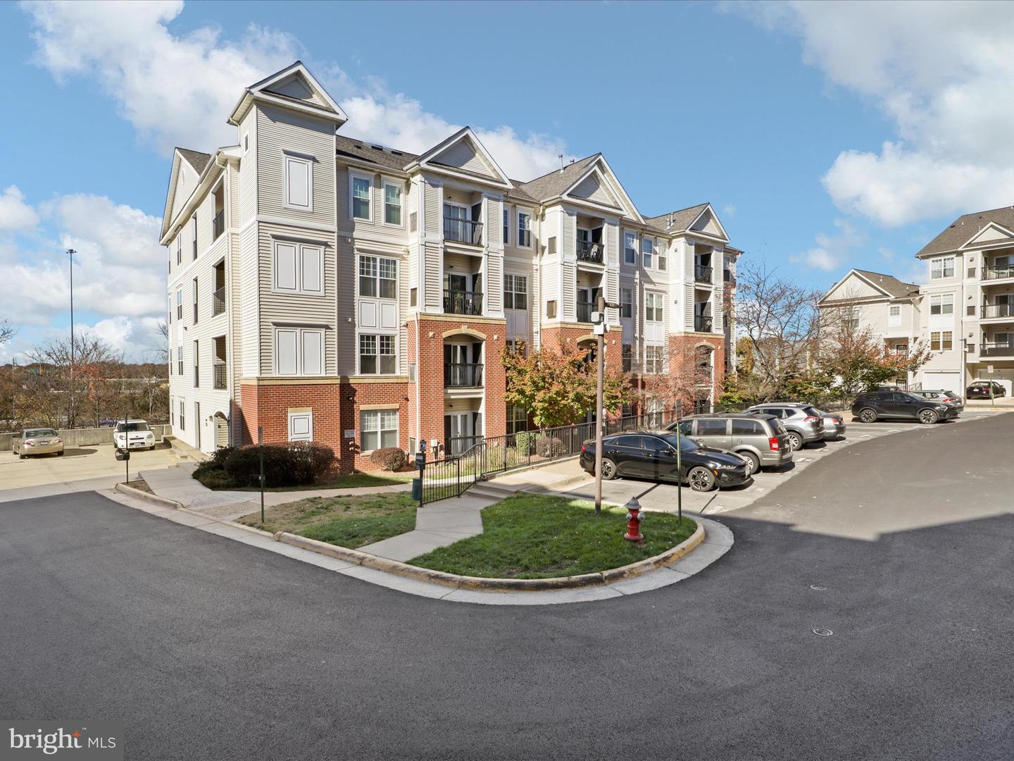 11326 ARISTOTLE DR #4-301, FAIRFAX, Virginia 22030, 2 Bedrooms Bedrooms, ,2 BathroomsBathrooms,Residential,For sale,11326 ARISTOTLE DR #4-301,VAFX2209210 MLS # VAFX2209210