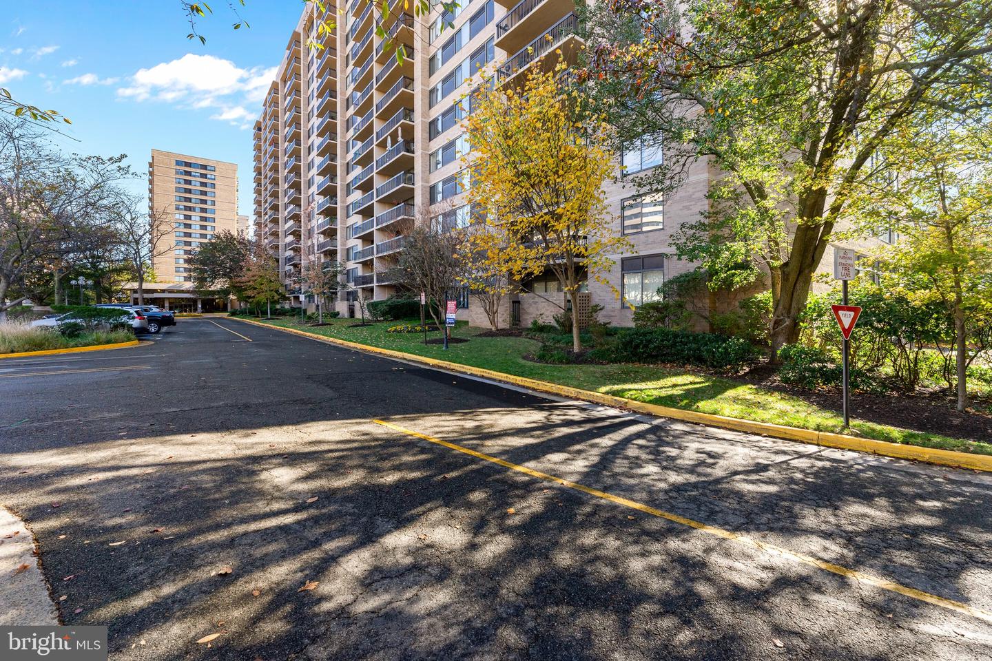 3713 S GEORGE MASON DR #212, FALLS CHURCH, Virginia 22041, 2 Bedrooms Bedrooms, ,1 BathroomBathrooms,Residential,For sale,3713 S GEORGE MASON DR #212,VAFX2209562 MLS # VAFX2209562