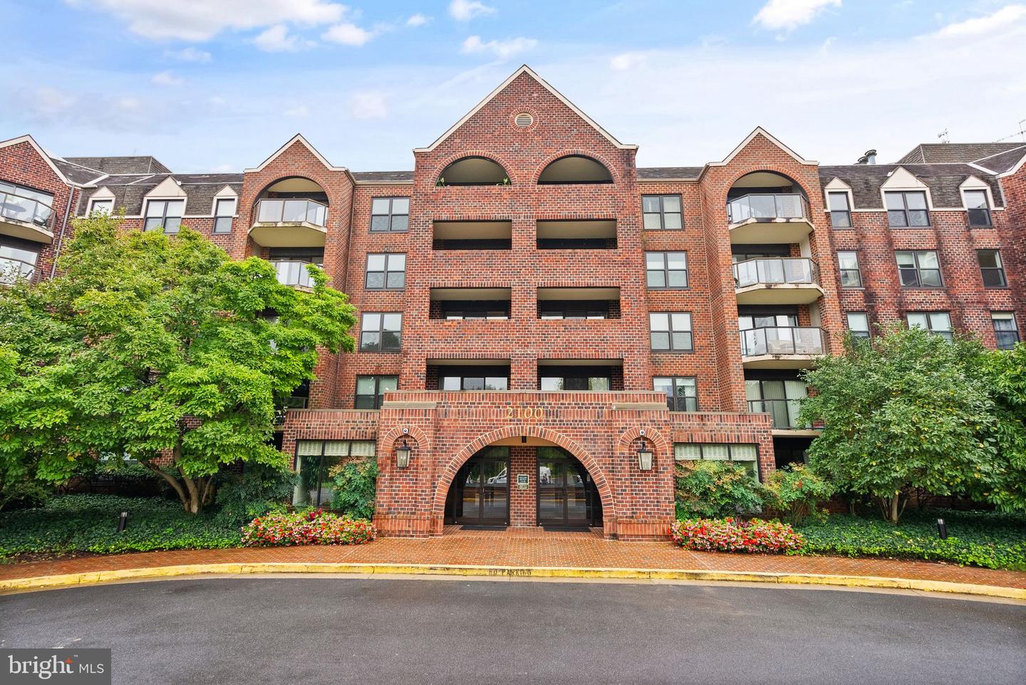 2100 LANGSTON BLVD #210, ARLINGTON, Virginia 22201, 2 Bedrooms Bedrooms, ,2 BathroomsBathrooms,Residential,For sale,2100 LANGSTON BLVD #210,VAAR2050726 MLS # VAAR2050726