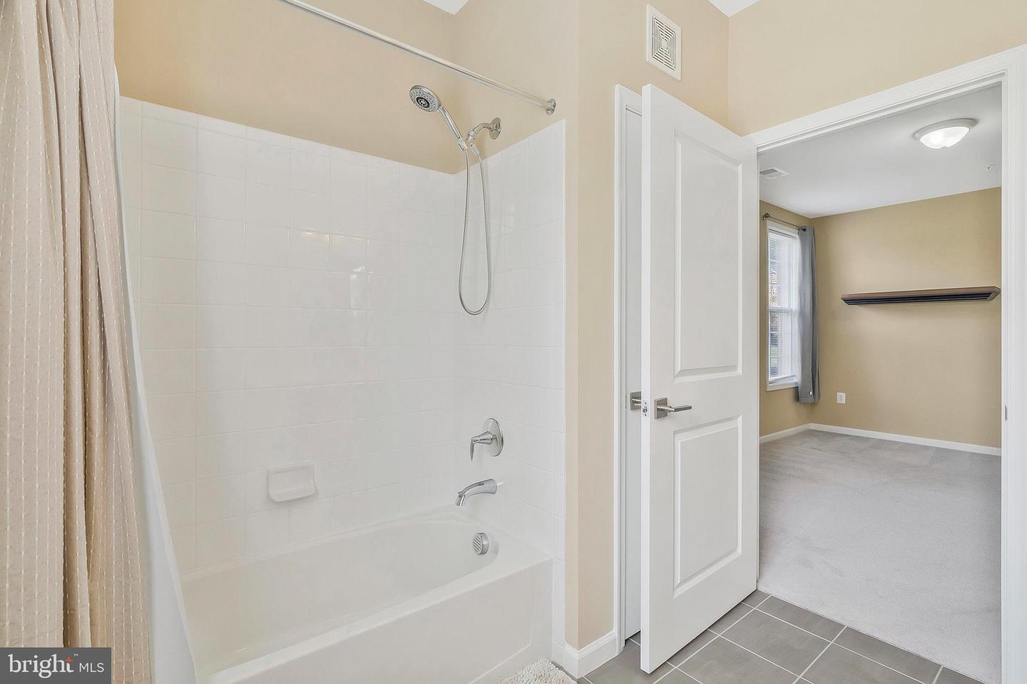 23257 SOUTHDOWN MANOR TER #117, ASHBURN, Virginia 20148, 2 Bedrooms Bedrooms, ,2 BathroomsBathrooms,Residential,For sale,23257 SOUTHDOWN MANOR TER #117,VALO2083684 MLS # VALO2083684