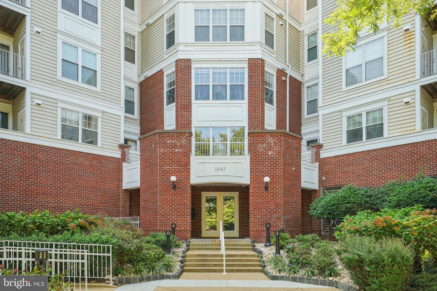 1645 INTERNATIONAL DRIVE #109, MCLEAN, Virginia 22102, 2 Bedrooms Bedrooms, ,2 BathroomsBathrooms,Residential,For sale,1645 INTERNATIONAL DRIVE #109,VAFX2197096 MLS # VAFX2197096